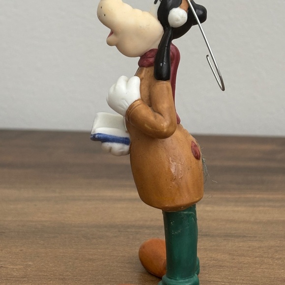 VINTAGE Disney GOOFY CAROLING Christmas Tree Ornament Ceramic Holding Book Sing - Picture 9 of 11